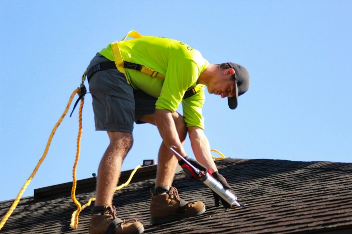 How to Read a Roofing Quote and Avoid Overpaying